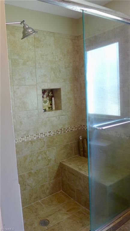 5101 Rambling Road Greensboro, NC 27409 - Photo 23 of 29