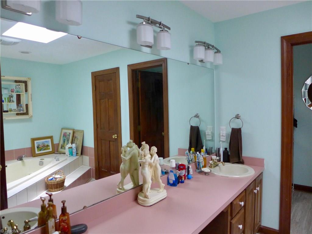 5101 Rambling Road Greensboro, NC 27409 - Photo 27 of 29