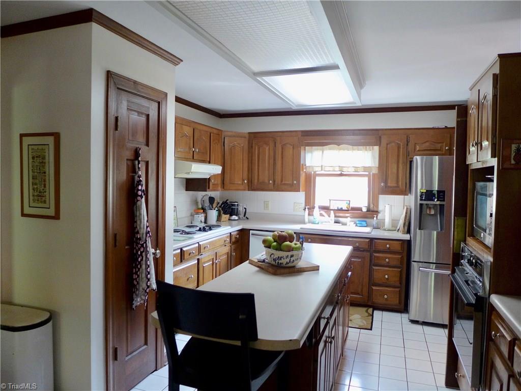 5101 Rambling Road Greensboro, NC 27409 - Photo 9 of 29