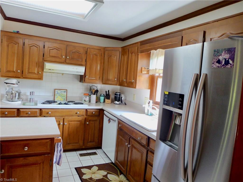 5101 Rambling Road Greensboro, NC 27409 - Photo 10 of 29