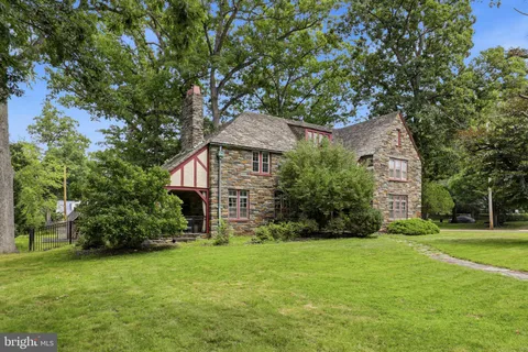 $849,900 | 237 Elm Drive, Lansdale, PA 19446