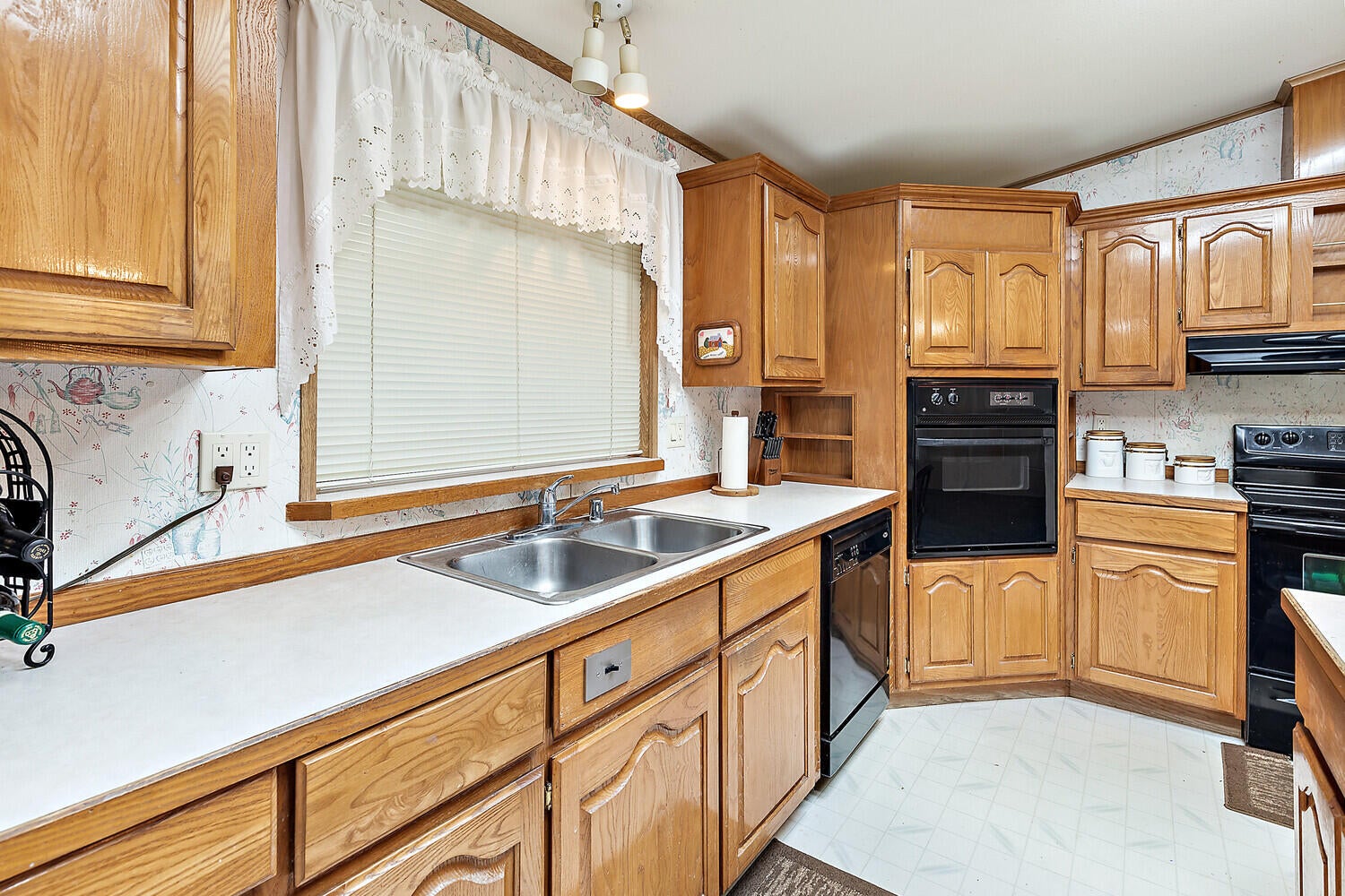 3084 Fish Hatchery Road Grants Pass, OR 97527 - Photo 22 of 44 3084 kitchen 2
