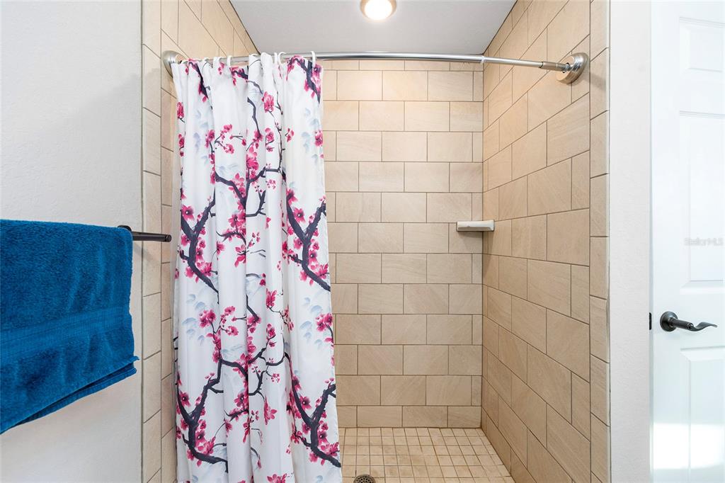 13057 Southwest 85th Circle Ocala, FL 34473 - Photo 14 of 34 a bathroom with a shower curtain
