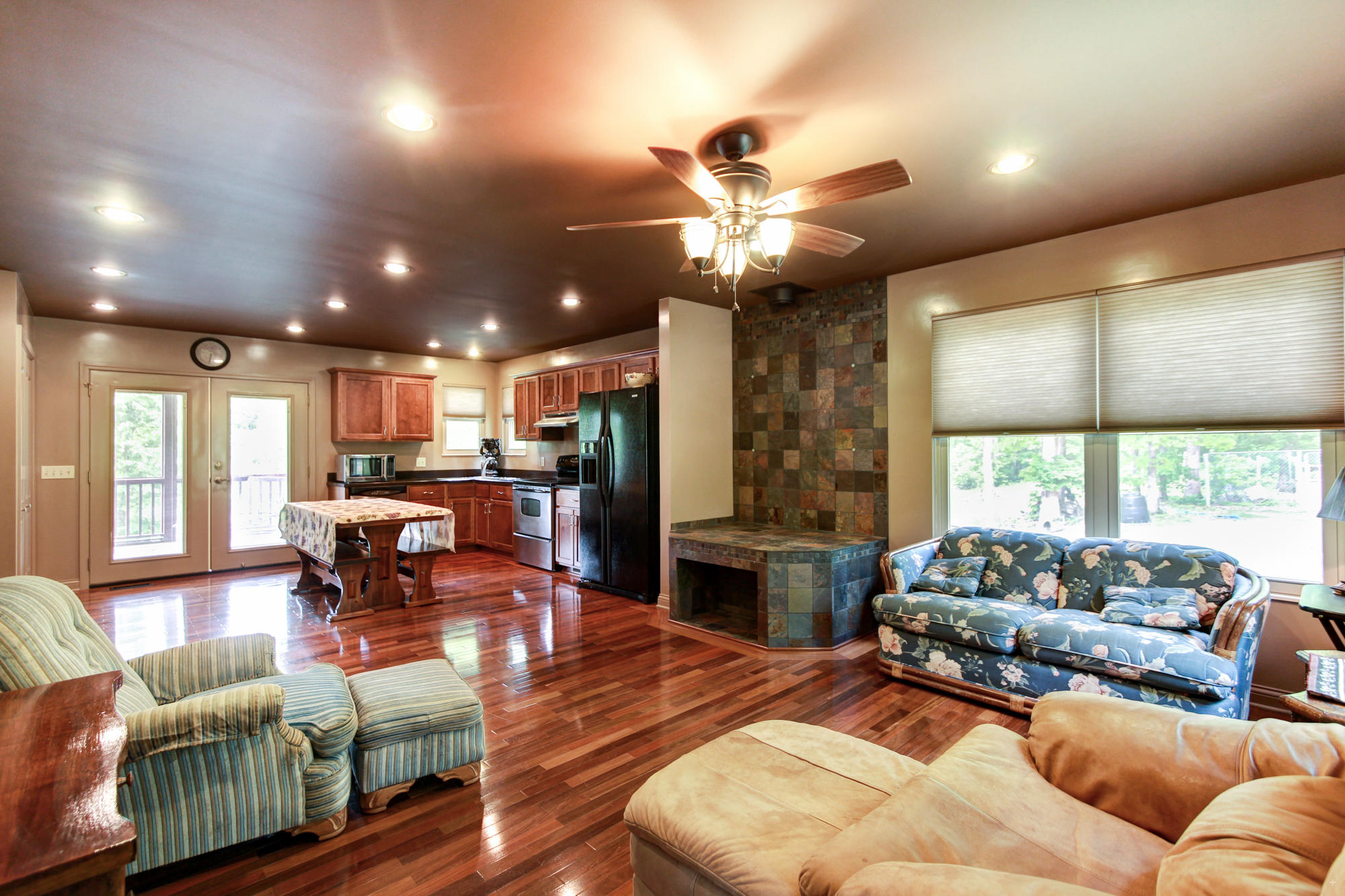 845 Cloyds Church Road Greenback, TN 37742 - Photo 12 of 28 Living Room