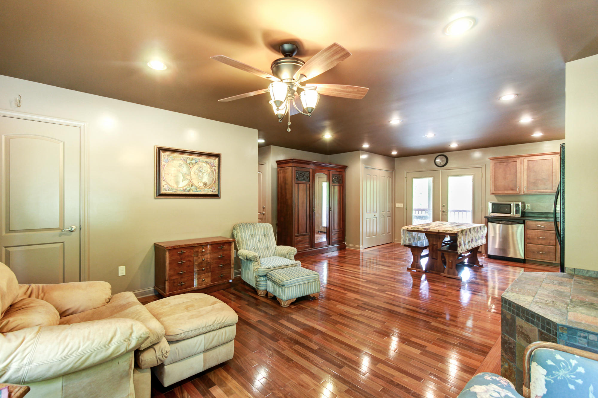 845 Cloyds Church Road Greenback, TN 37742 - Photo 7 of 28 Living area