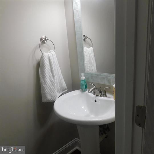 567 Lancaster Place, Unit 567 Frederick, MD 21703 - Photo 11 of 20 Powder room