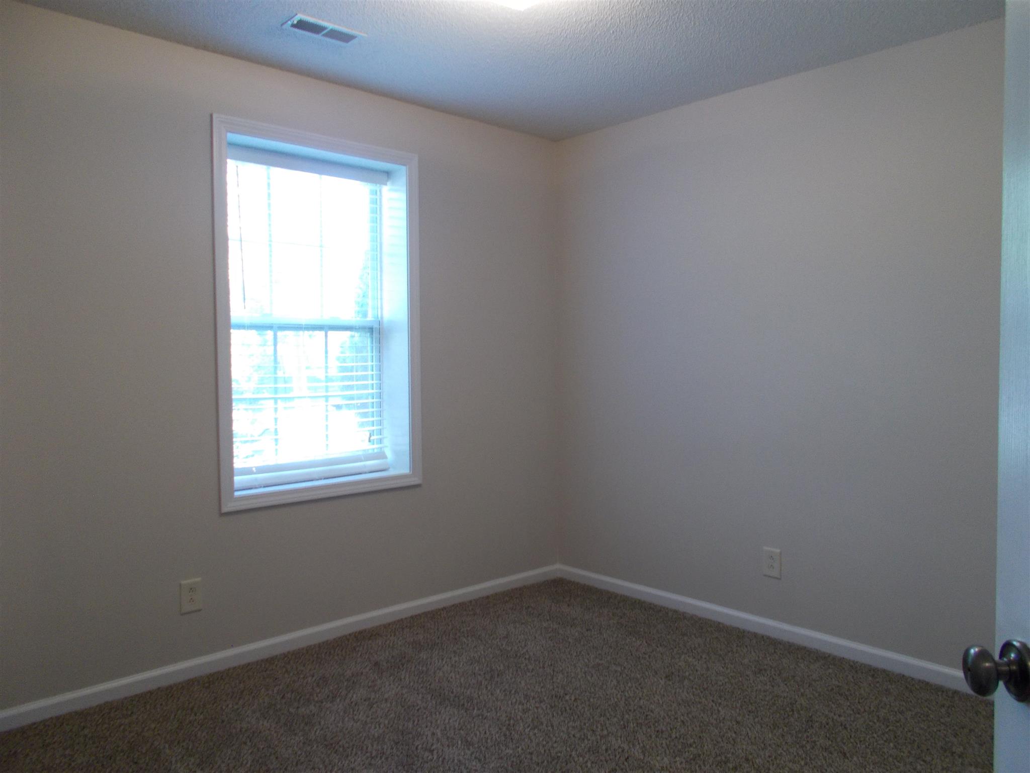 3398 Queensbury Road Clarksville, TN 37042 - Photo 18 of 26 an empty room with a window