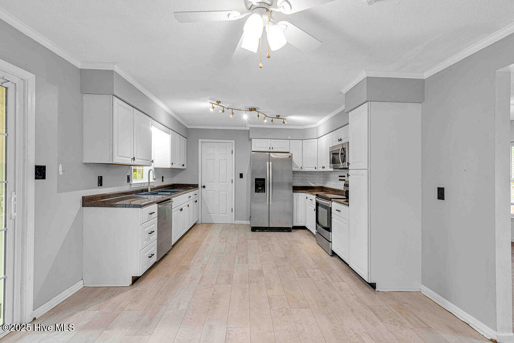 203 Pineview Road Jacksonville, NC 28546 - Photo 7 of 29 DSC_1030