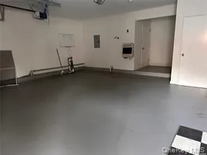 $3,900 | 420 North Corona Avenue, Unit 4, Valley Stream, NY 11580