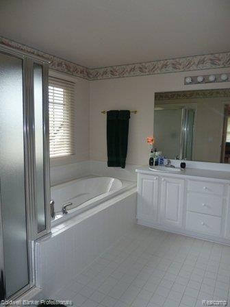 3891 Kaeleaf Road Lake Orion, MI 48360 - Photo 14 of 27 Master Bath.JPG