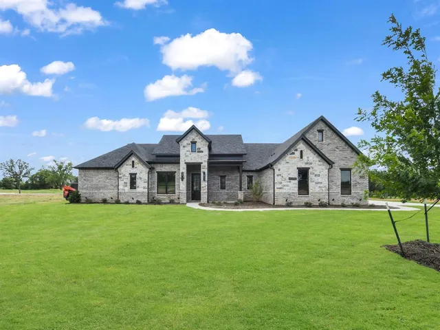 $729,900 | 305 Wrangler Court, Weatherford, TX 76088