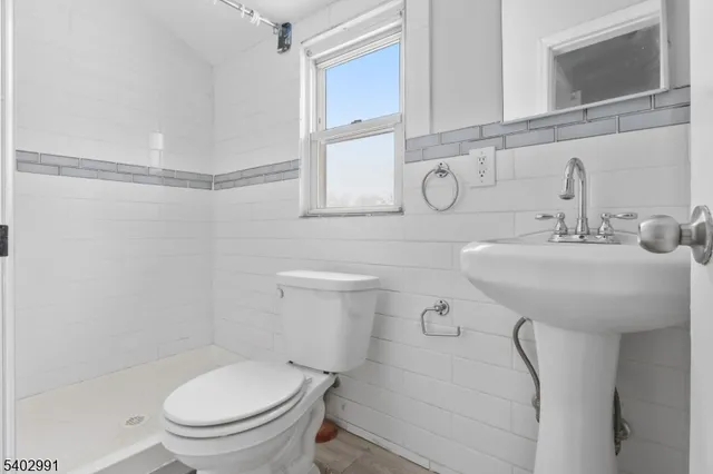 $1,000 | 211 North 13th Street, Newark, NJ 07107
