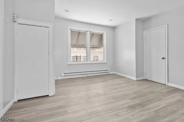 $1,000 | 211 North 13th Street, Newark, NJ 07107