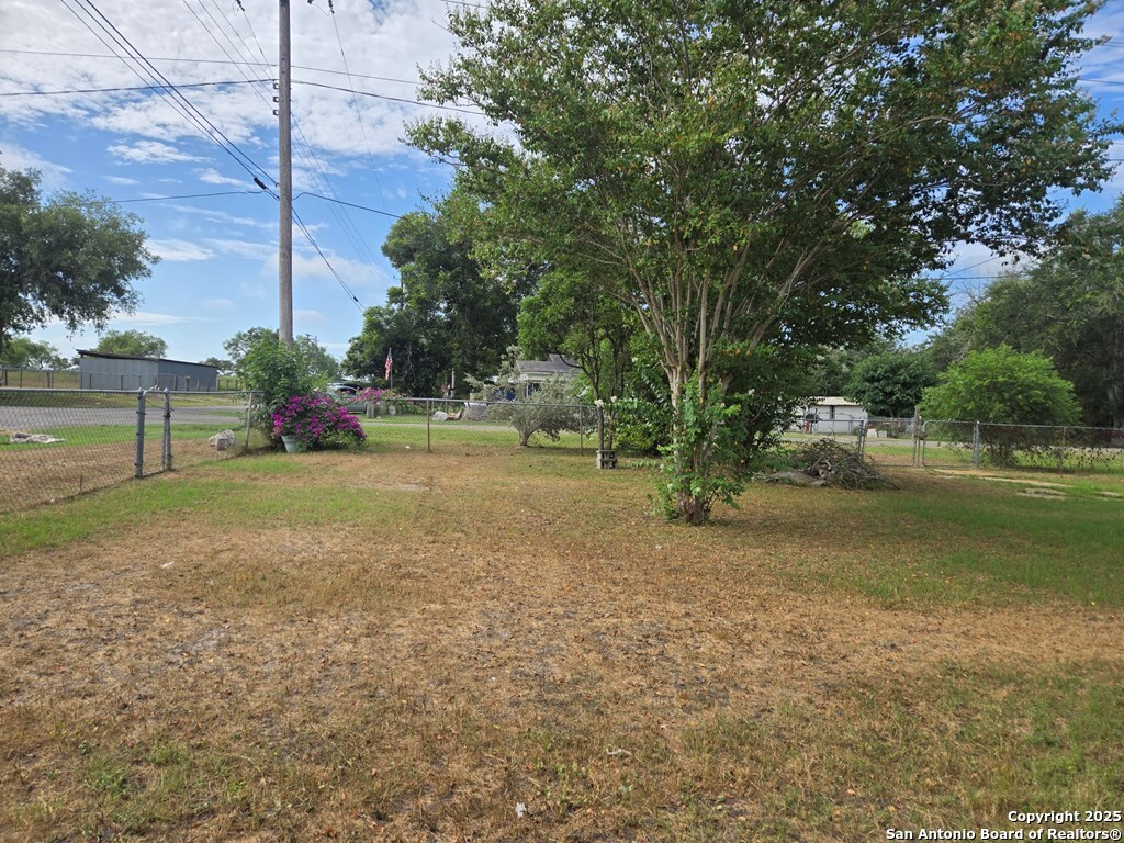 206 North Commerce Street Pettus, TX 78146 - Photo 16 of 21