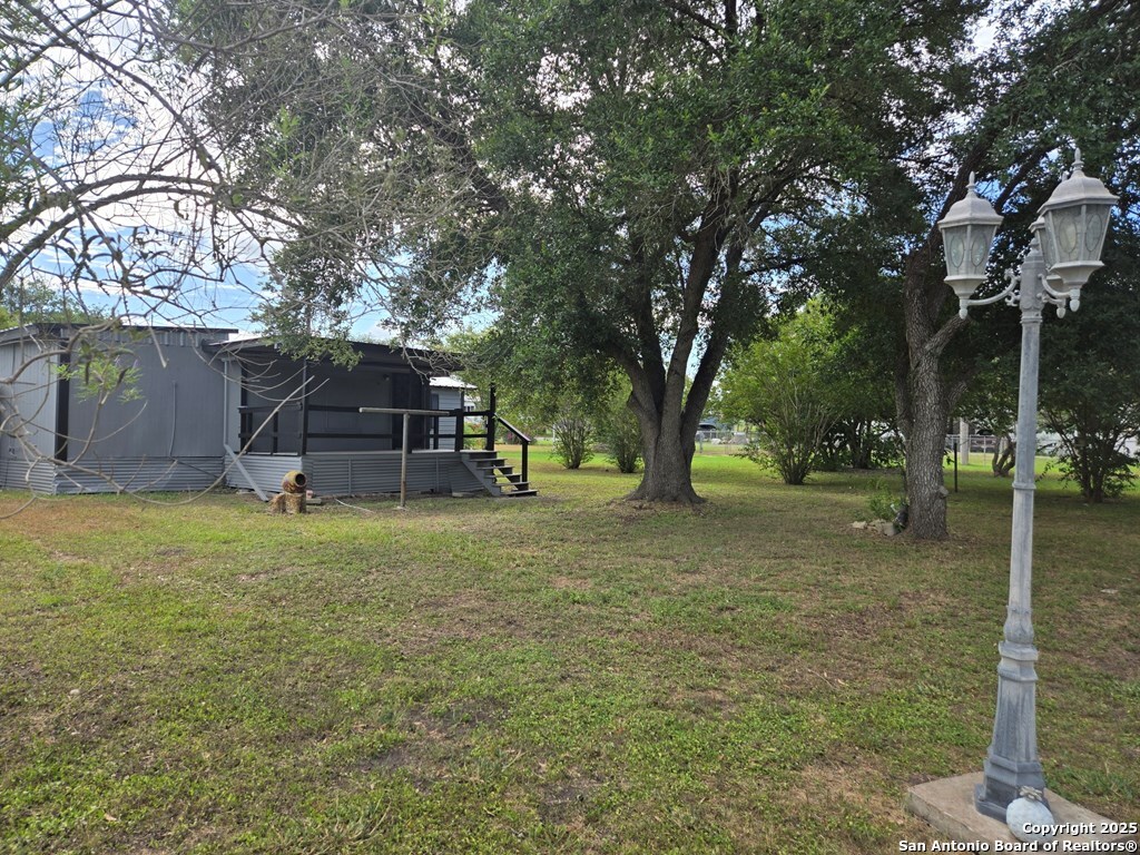 206 North Commerce Street Pettus, TX 78146 - Photo 4 of 21