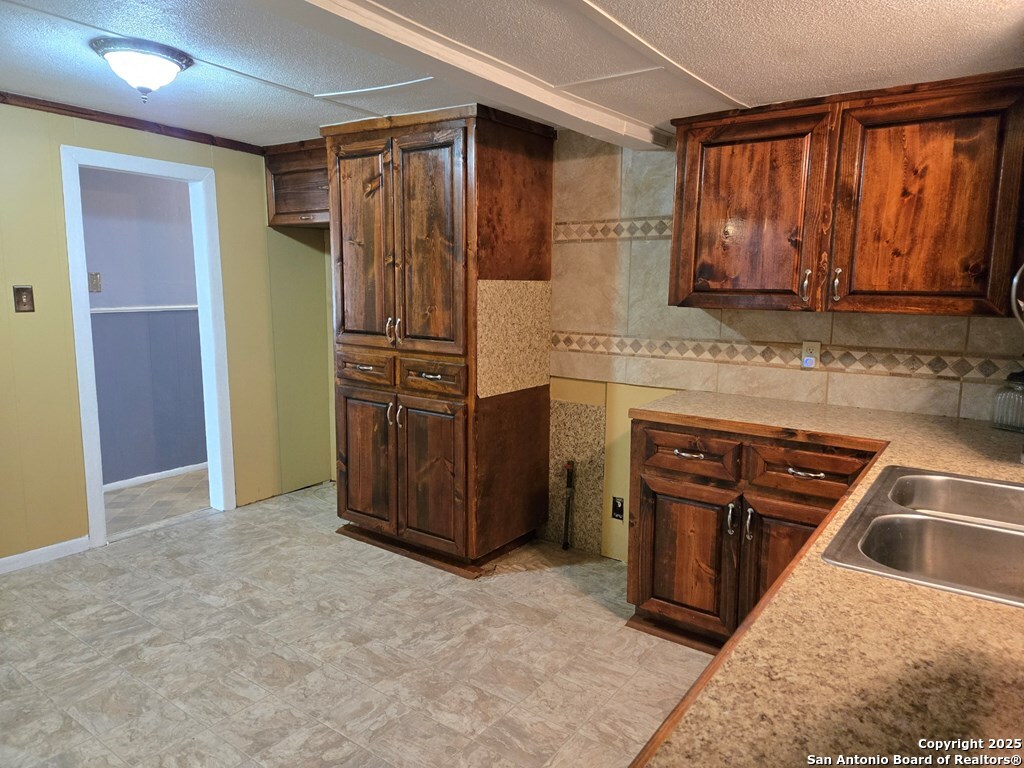 206 North Commerce Street Pettus, TX 78146 - Photo 7 of 21