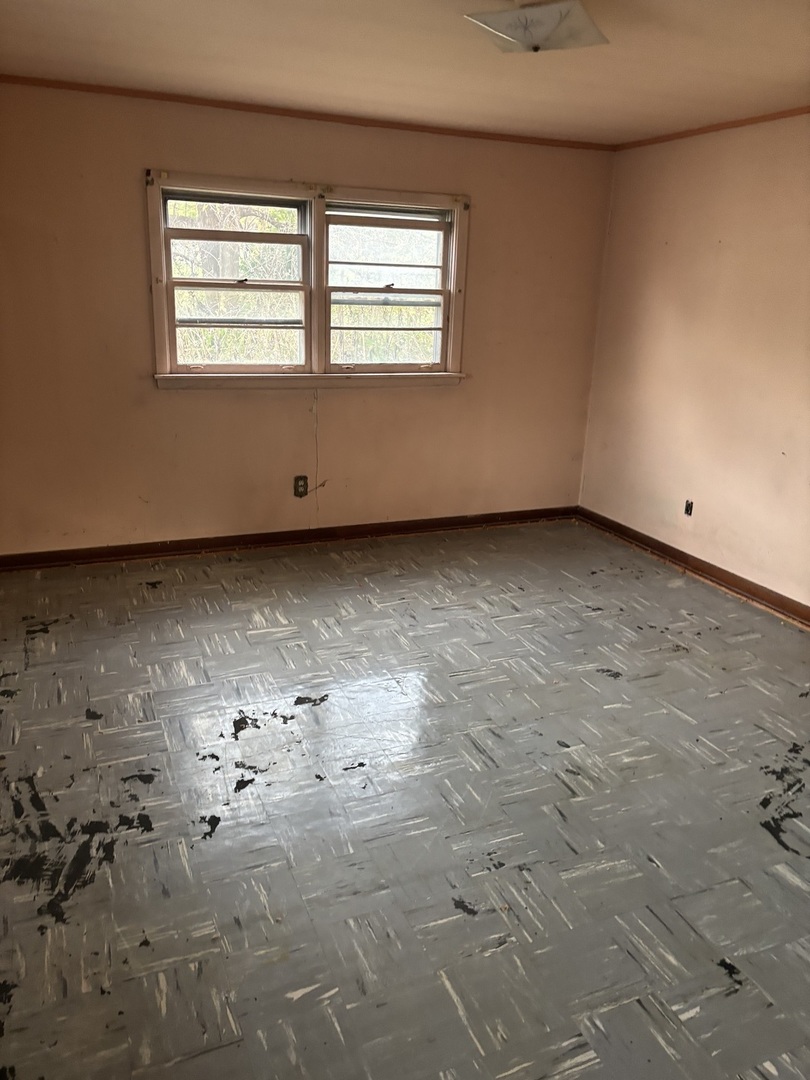 1010 Helen Avenue Joliet, IL 60433 - Photo 4 of 11 an empty room with a window