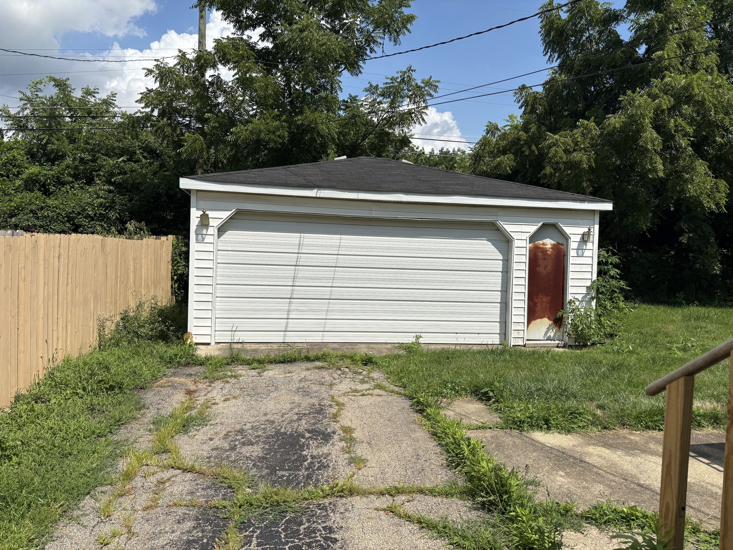 1010 Helen Avenue Joliet, IL 60433 - Photo 10 of 11 a view of house with backyard and garden