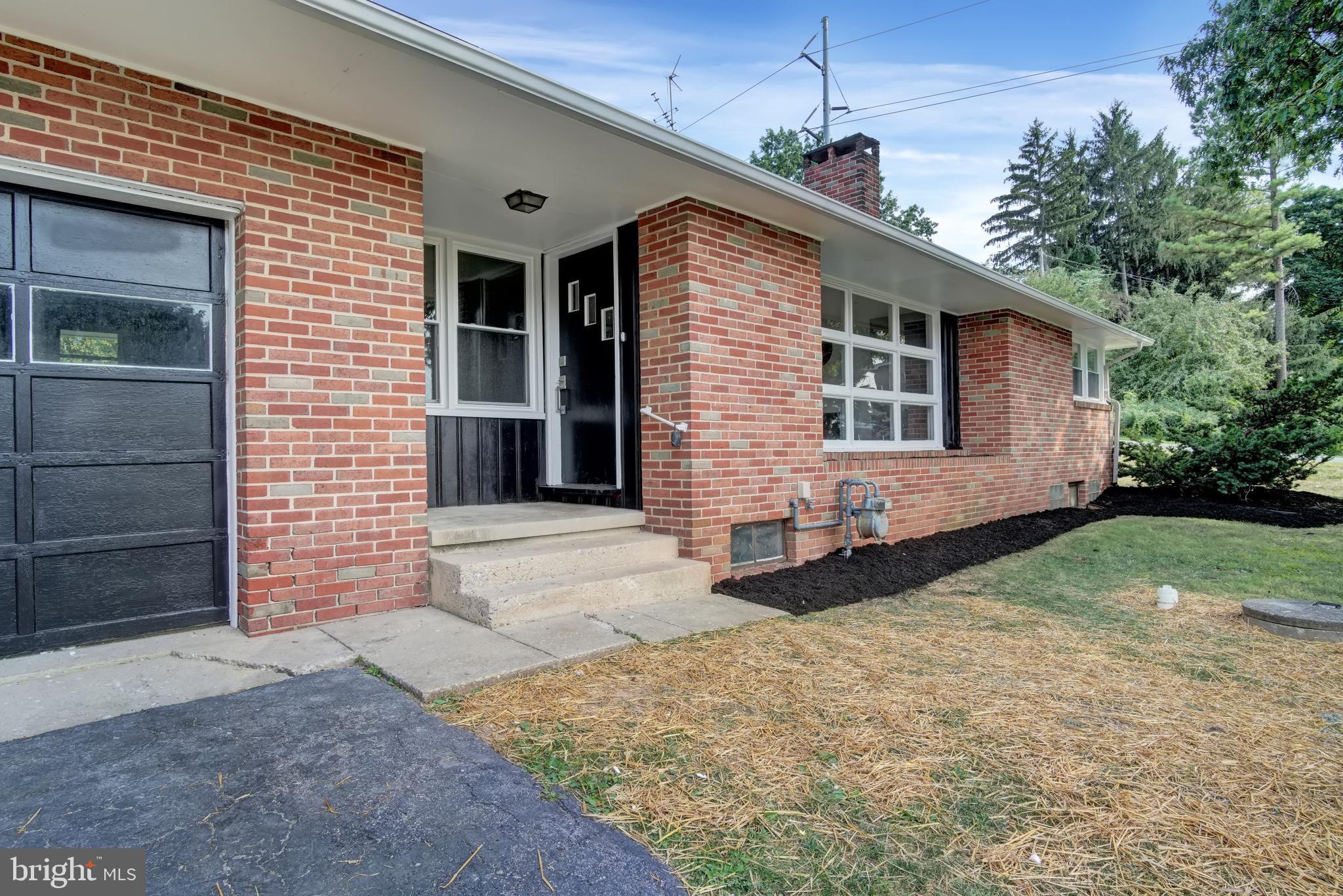 350 Greendale Road York, PA 17403 - Photo 3 of 33