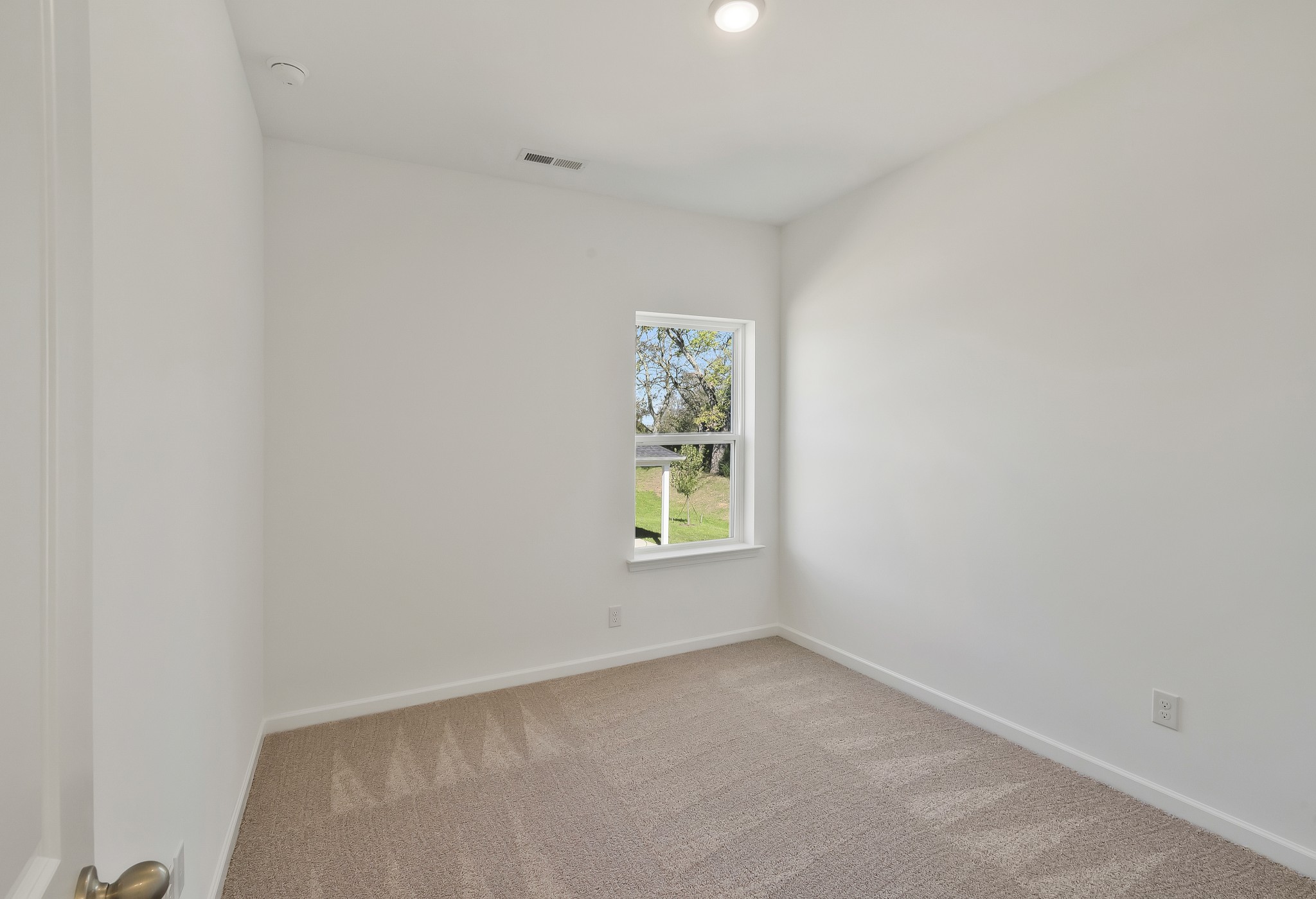 2052 Mackinac Bend Gallatin, TN 37066 - Photo 33 of 38 an empty room with windows