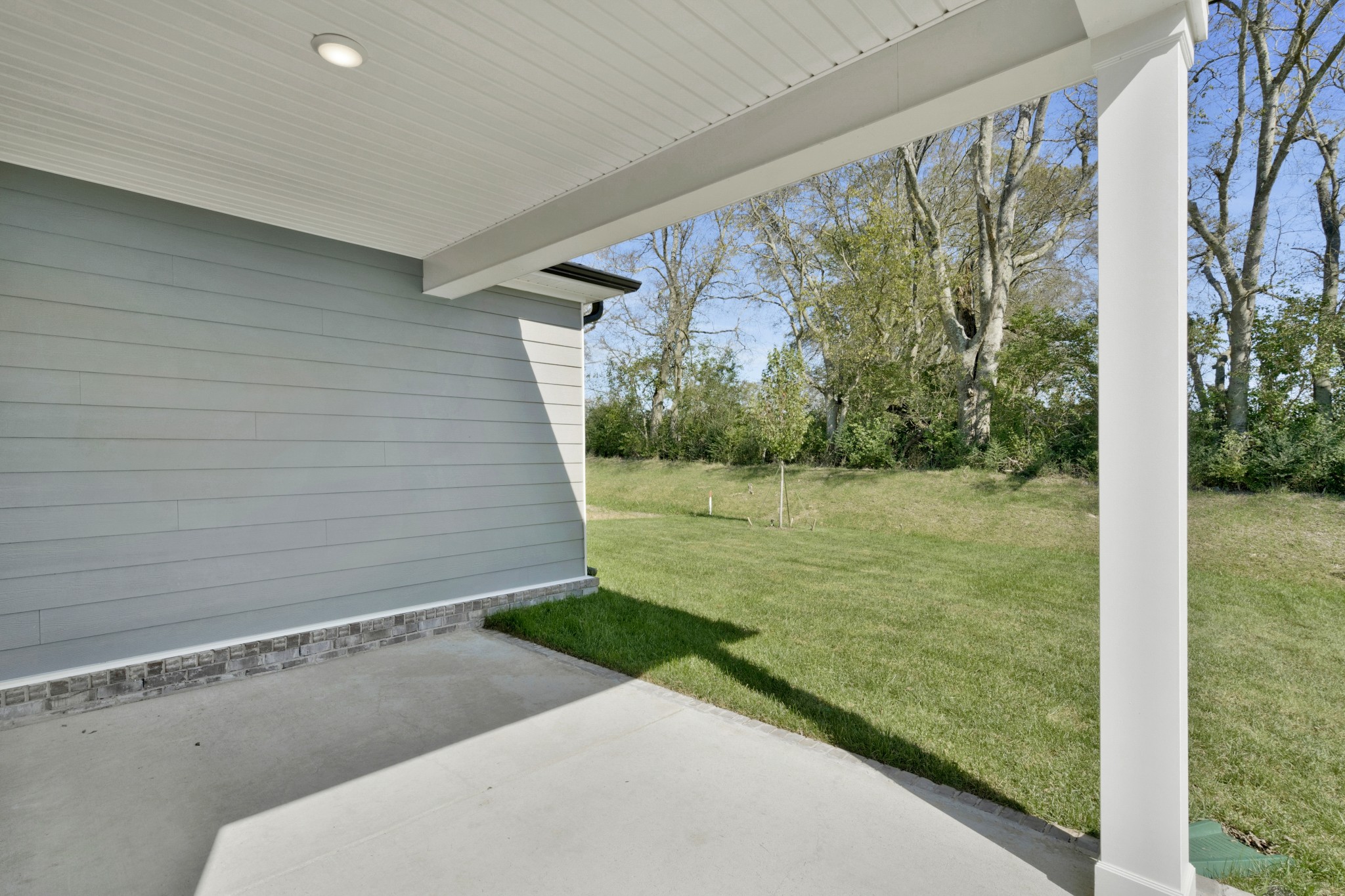 2052 Mackinac Bend Gallatin, TN 37066 - Photo 37 of 38 a view of a back yard from a balcony