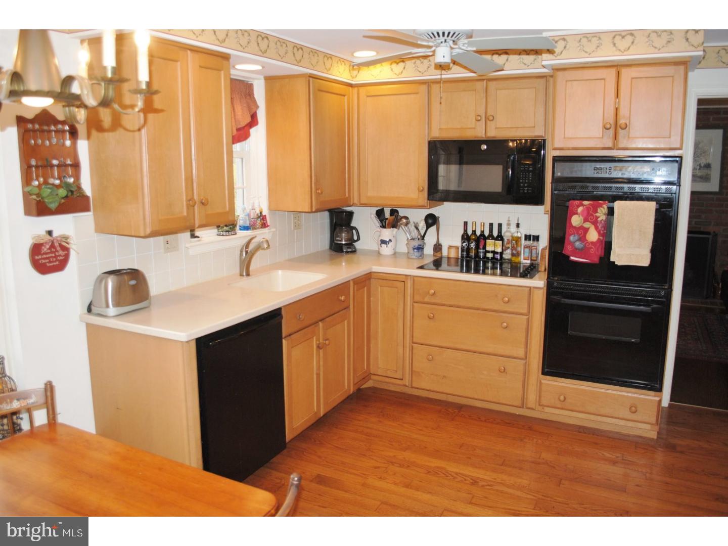 829 Milmar Road Newtown Square, PA 19073 - Photo 9 of 25 Kitchen
