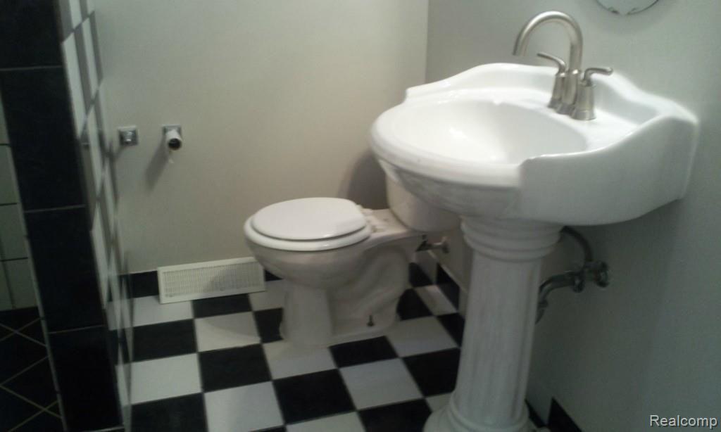 22030 Stephens Road St. Clair Shores, MI 48080 - Photo 23 of 36 2014-08-26 15.06