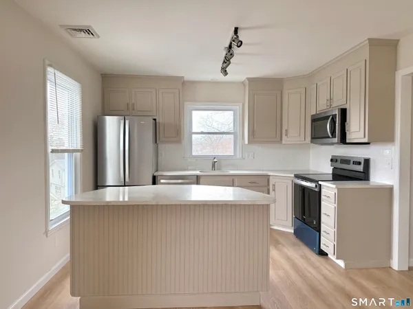 $3,100 | 194 High Ridge Avenue, Unit 2, Ridgefield, CT 06877