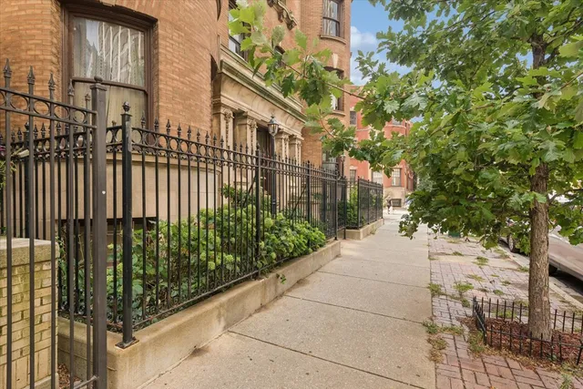 $474,900 | 523 West Belmont Avenue, Unit 2E, Chicago, IL 60657