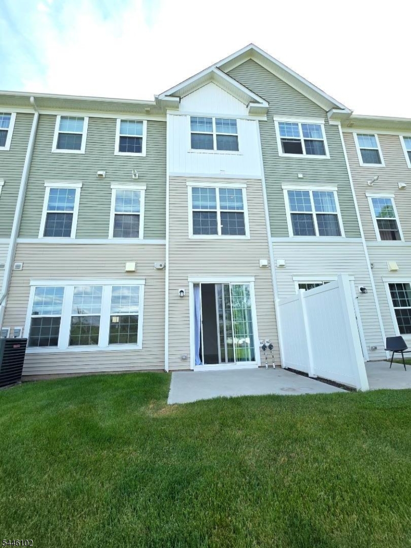 82 Depot Way Dunellen, NJ 08812 - Photo 3 of 16