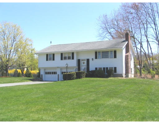 8 Hemlock Road Andover, MA 01810 - Photo 1 of 11 Gallery Image 1