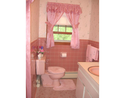 8 Hemlock Road Andover, MA 01810 - Photo 9 of 11 Gallery Image 9