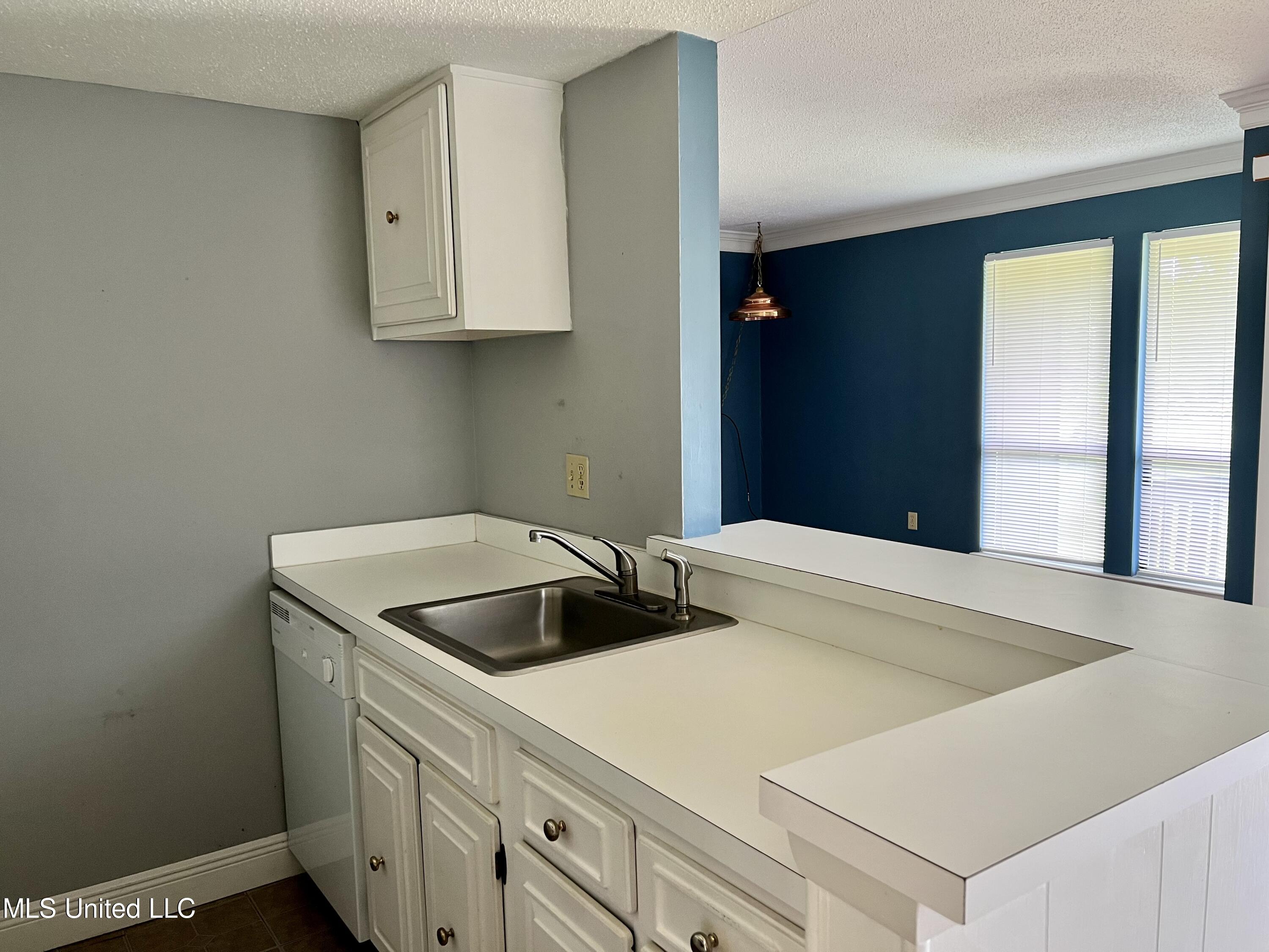 242 Molokai, Unit J Diamondhead, MS 39525 - Photo 7 of 11 C1216701-D569-4AA9-B92B-6FE03FE450C7