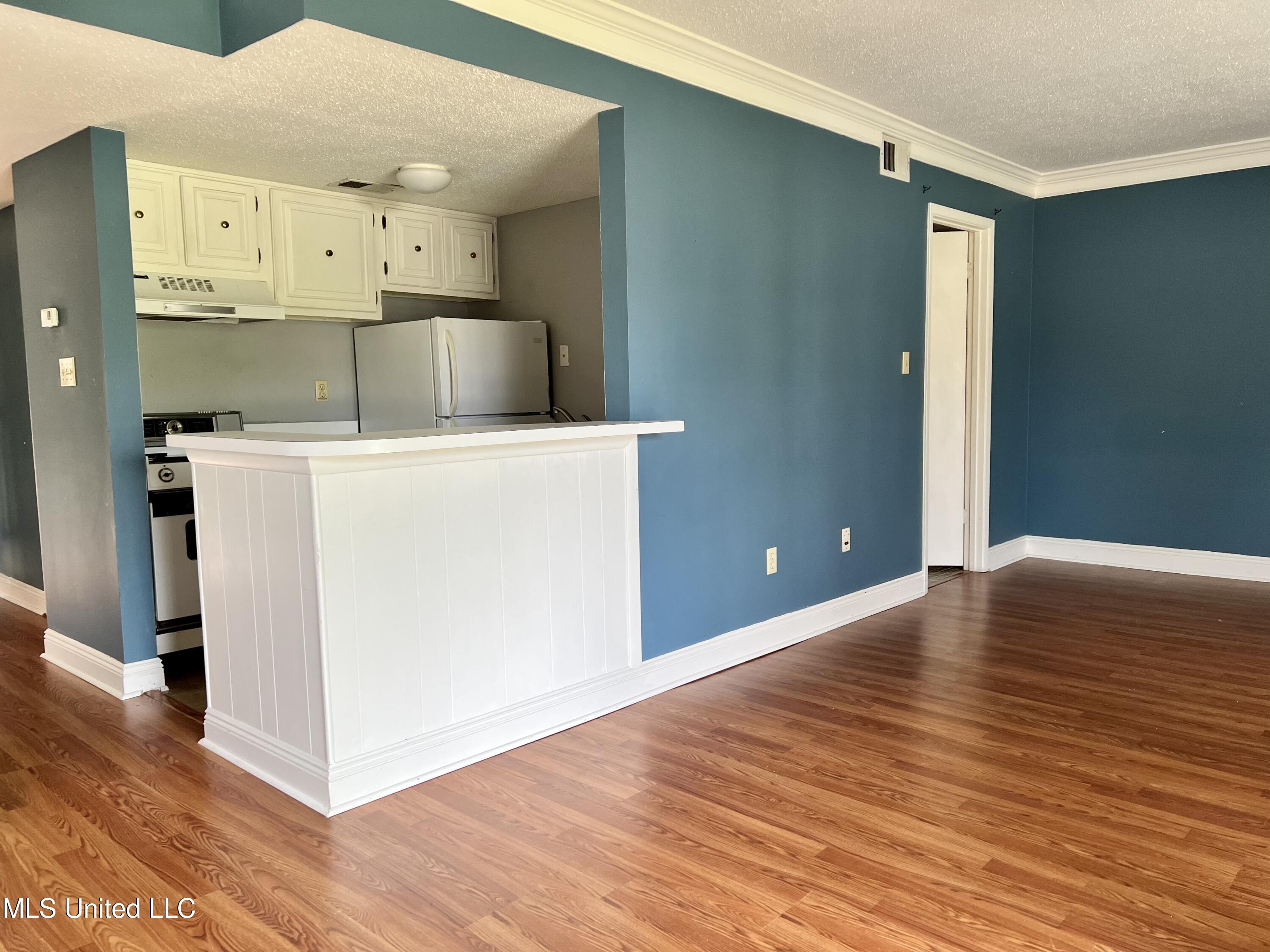 242 Molokai, Unit J Diamondhead, MS 39525 - Photo 8 of 11 2FFFB754-F66F-4AA3-A188-0974FB72FA5E