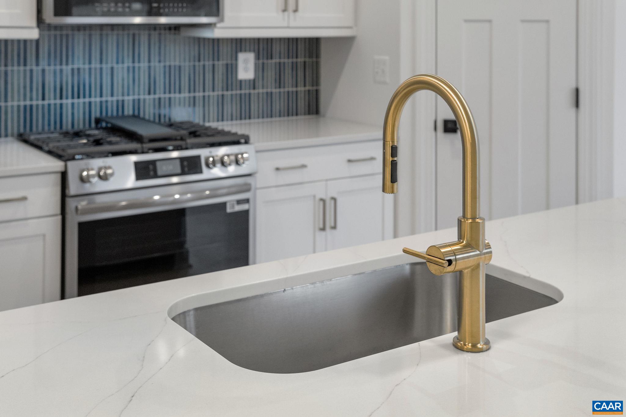 321 Springdale Road Waynesboro, VA 22980 - Photo 10 of 49