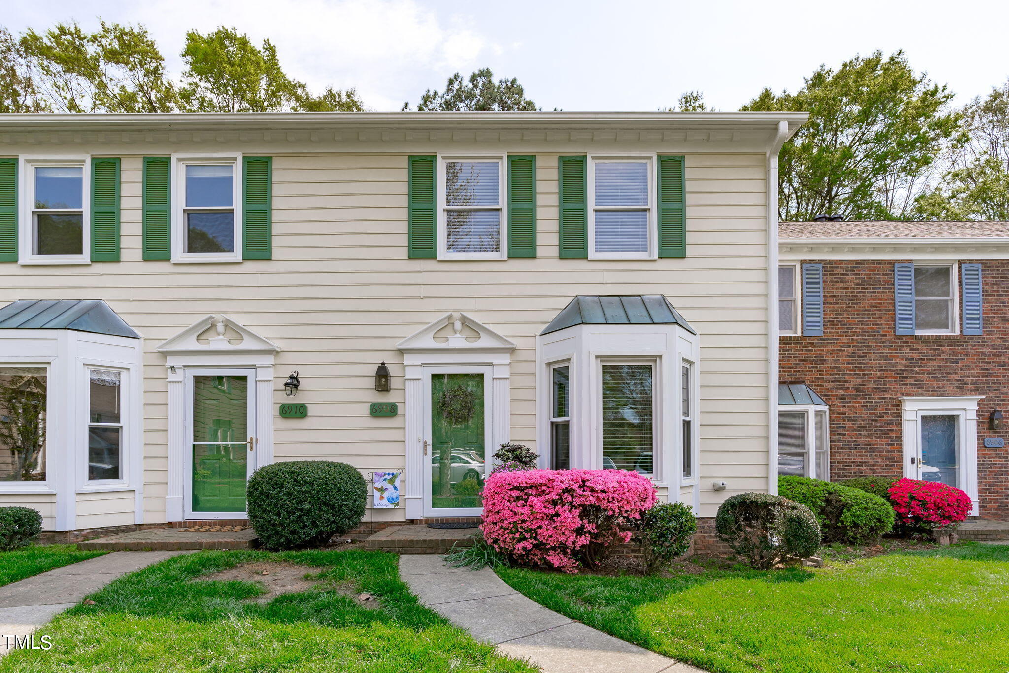 6908 Saxby Court Raleigh, NC 27613 - Photo 2 of 27 a front view of a house with garden