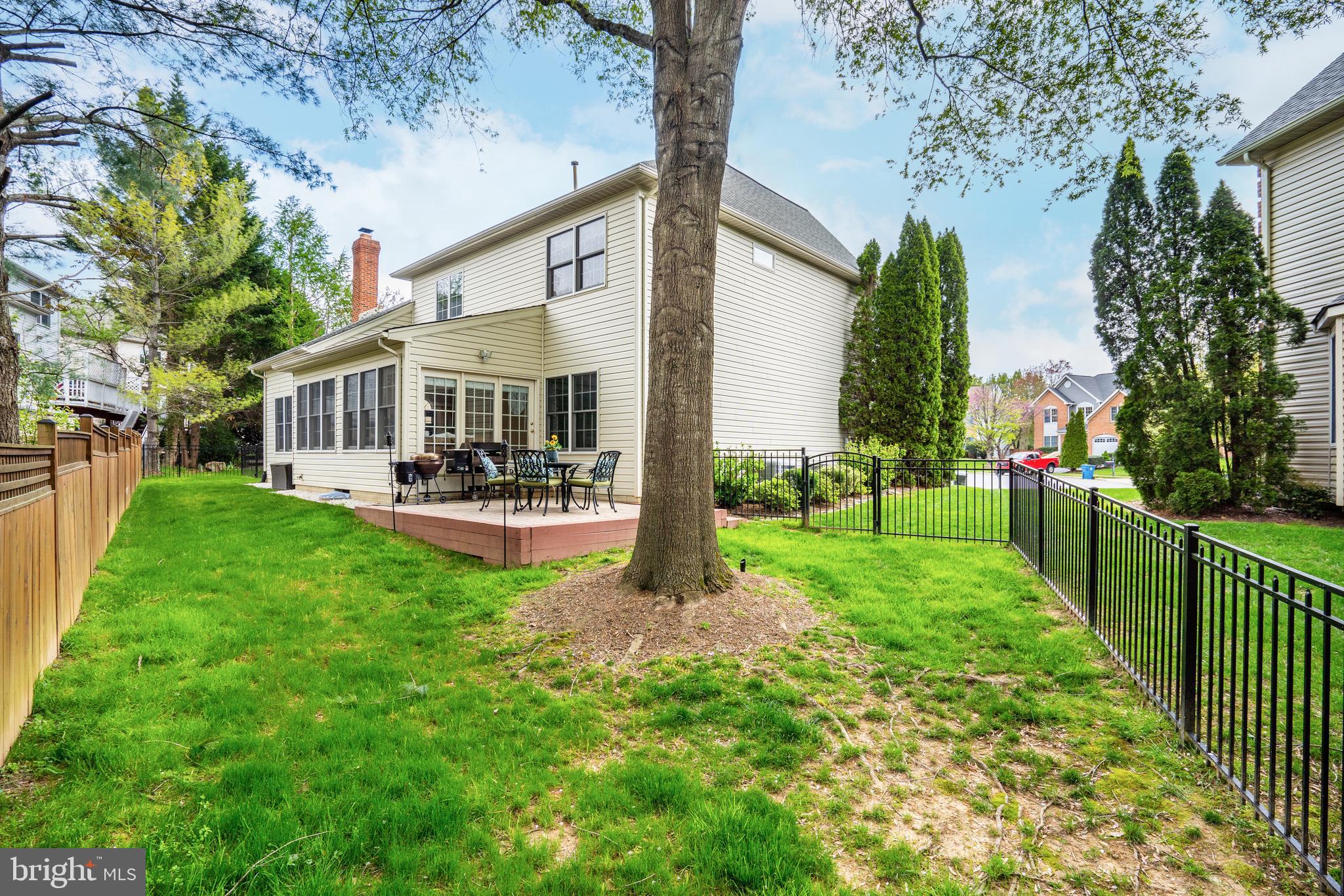 1308 Stable Farm Court Reston, VA 20194 - Photo 4 of 50 Large side yard for kids to play