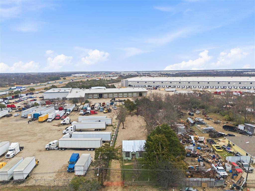 8322 Honeysuckle Lane Dallas, TX 75241 - Photo 2 of 15 a view of a city