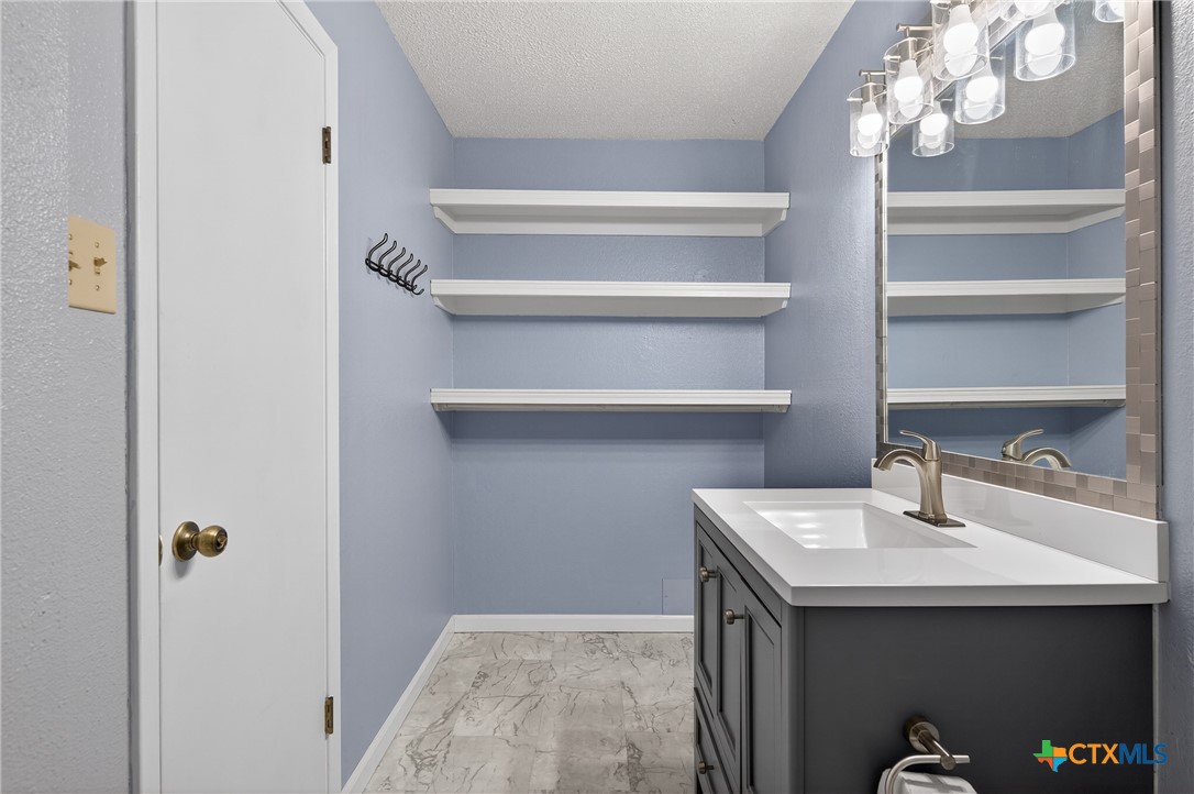 3421 Chisholm Trail Killeen, TX 76542 - Photo 21 of 34 Ample storage in the primary bath