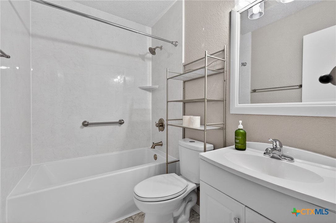 3421 Chisholm Trail Killeen, TX 76542 - Photo 24 of 34 The secondary bath was remodeled in 2024