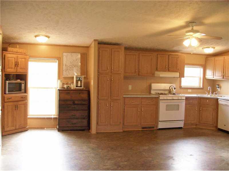 840 Saxonburg Road Butler, PA 16002 - Photo 2 of 18 Kitchen.