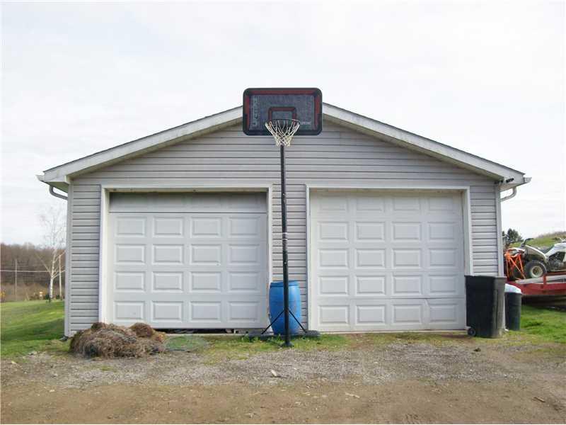 840 Saxonburg Road Butler, PA 16002 - Photo 15 of 18 Parking Lot/Garage.