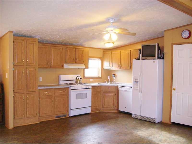 840 Saxonburg Road Butler, PA 16002 - Photo 3 of 18 Kitchen.