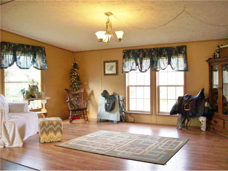 840 Saxonburg Road Butler, PA 16002 - Photo 6 of 18 Living Room.