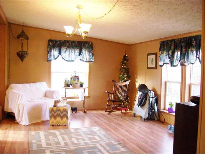 840 Saxonburg Road Butler, PA 16002 - Photo 7 of 18 Living Room.