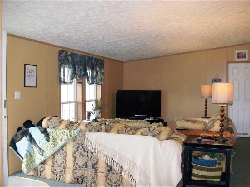 840 Saxonburg Road Butler, PA 16002 - Photo 10 of 18 Family Room.