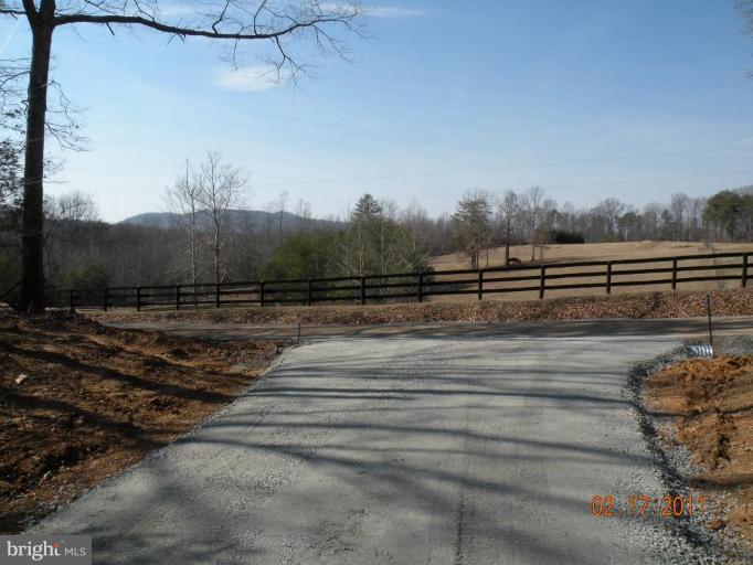 4 Old Mill Road Culpeper, VA 22701 - Photo 21 of 27 Driveway View