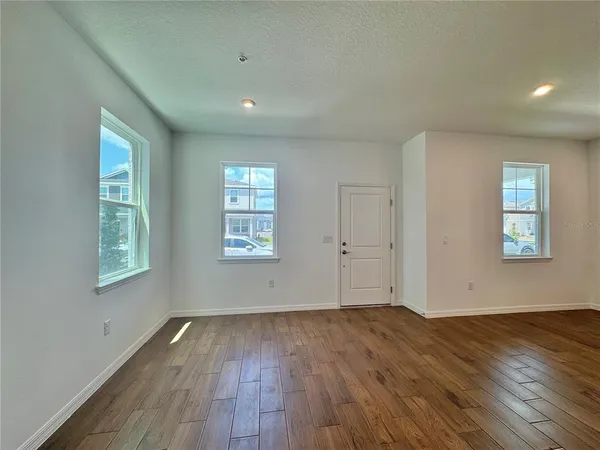 $2,295 | 433 Belmond Drive, DeBary, FL 32713