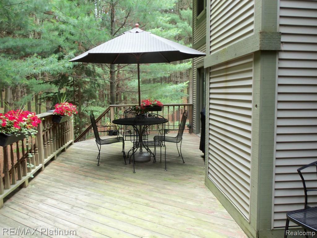 2225 Spruce Ridge Howell, MI 48855 - Photo 17 of 24 Deck