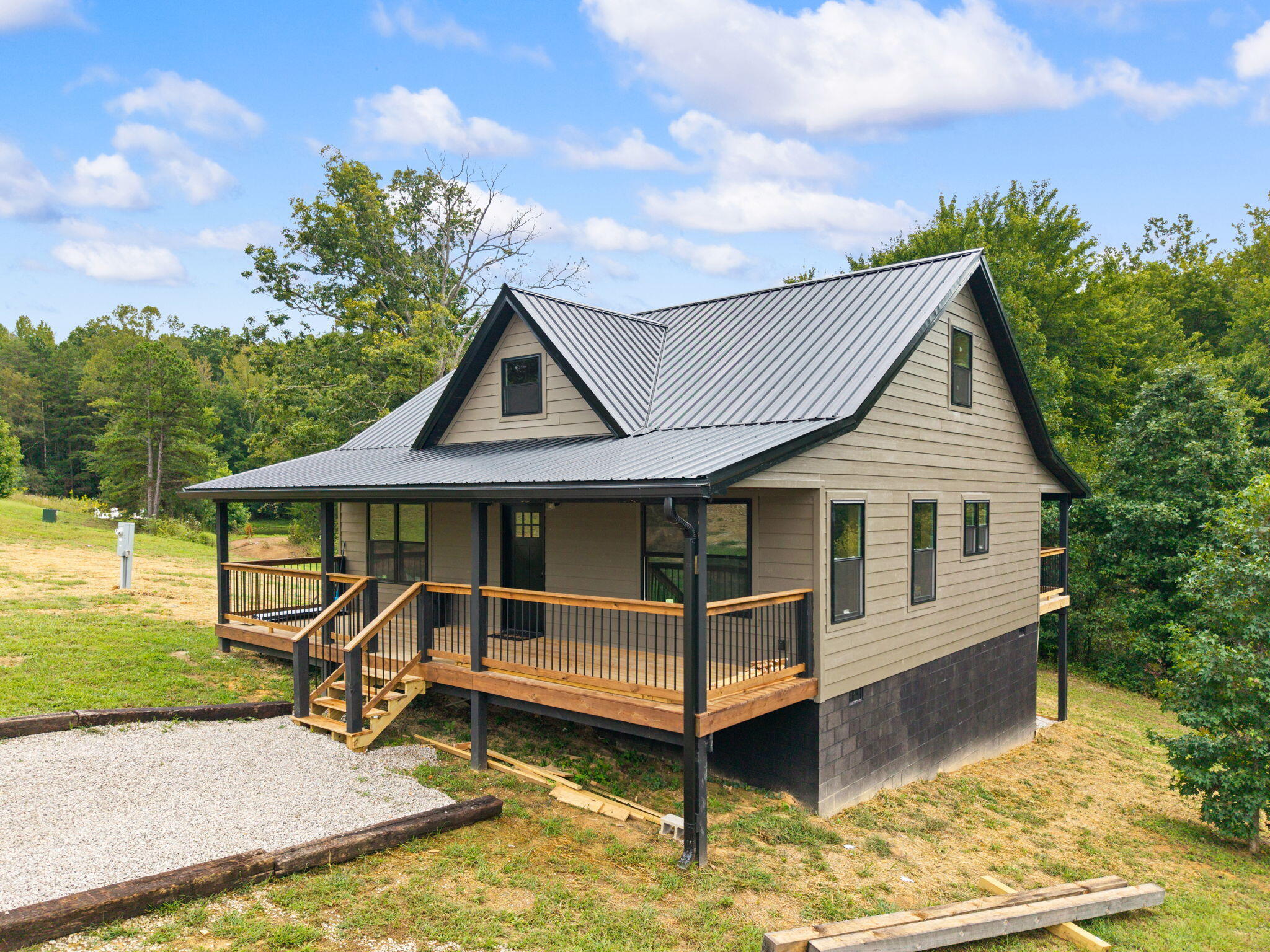 38 Hawks Point Road Beattyville, KY 41311 - Photo 44 of 57 4-web-or-mls-DJI_20260911120845_0006_D